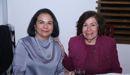  Martha González y Maru Contreras.