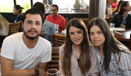  Gerardo Delgadillo, Marimar Diego y Regina Diego.