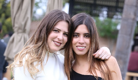  Lourdes Robles y Daniela Güemes.