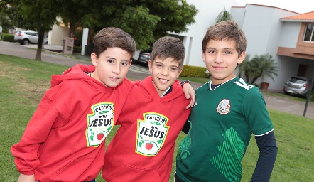 Víctor, Lucas y Daniel.