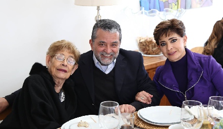  Gloria Saavedra, Manuel Romo y Samira Mustre.