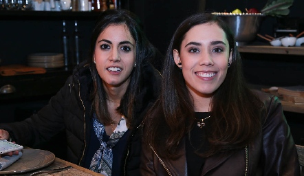  Olivia Abud y Paulina Suárez.