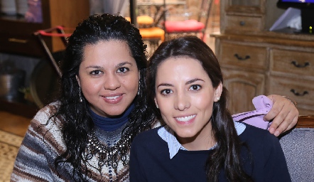  Paola Ambriz y Sabrina Soberón.