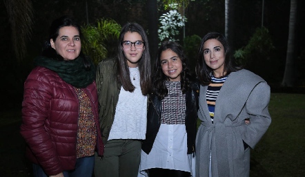  Cynthia Sánchez, Natalia Gómez, Ana Pau Piñero y Gaby Martínez.