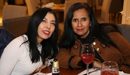  Claudia Castro y Patricia Ruiz .