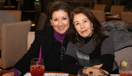  Maricela Zarzosa y Juana María Sánchez  .