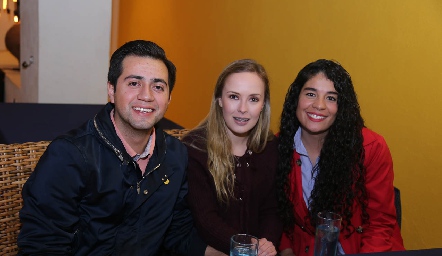  Luis Diego, Daniela Wallen y Paulina López.