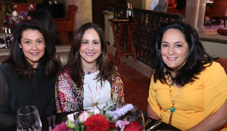  Martha López, Esther Sandoval y Laura de Bravo.