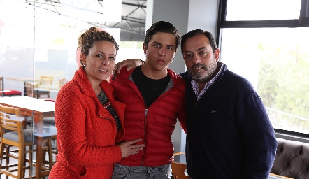  Erika Rodríguez, Andrés y Eduardo Zepeda.