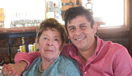  Esther y Luis Tinajero.