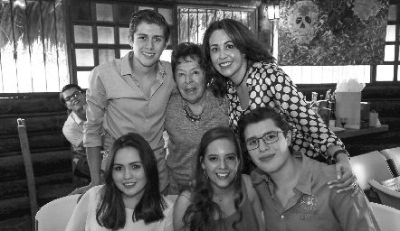  Mau, Esther y Martha Tinajero, Marian Martínez, Paola Solís y Eduardo Hernández.