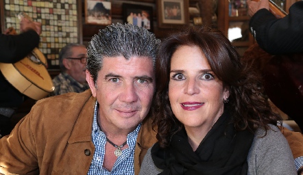  Héctor Obregón y Lucila Hernández.