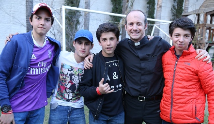  Emilio, Arturo, Piero, Padre Pablo y Alejandro.