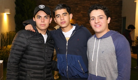 Arturo, Mario y Sebastián.