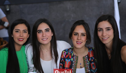  Silvia Araiza, Mariana Rodríguez, Clau Antunes y Daniela Boelsterly.
