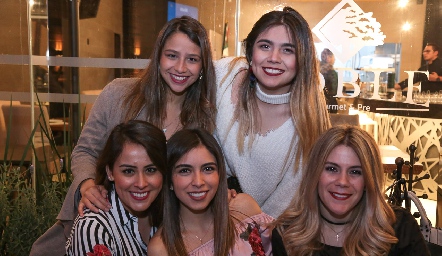  Ana Karen Leyva, Jessica Núñez, Jennifer Martz, Daniela Sepúlveda y Giselle Valdés.