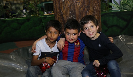  Rodrigo, Eduardo y Santiago.