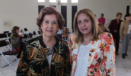  Licha de Carreras y Marthita Acevedo.