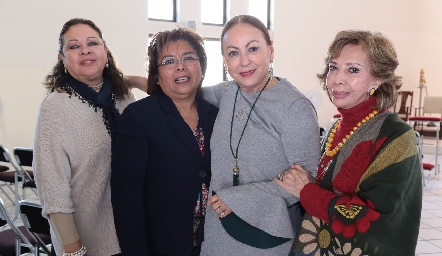  Silvia Esparza de Garza, Carmelita Vázquez, Rebeca Konishi y Carmela Alonso.