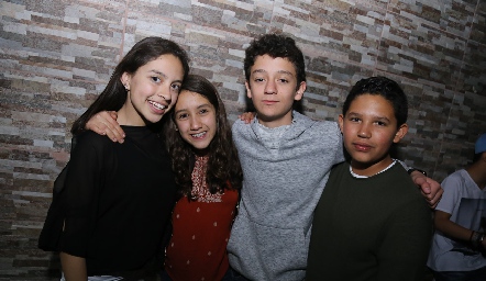  Marilú, Montse, Pato y Diego.