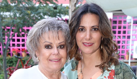  Ángeles Ramos y Mariana Suárez.