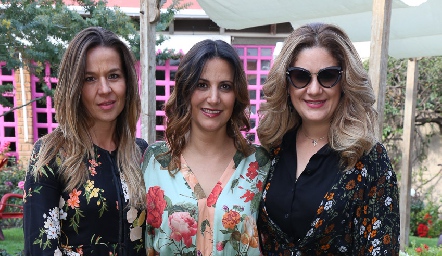  Marcela Torres, Mariana Suárez y Lilian Dorador.