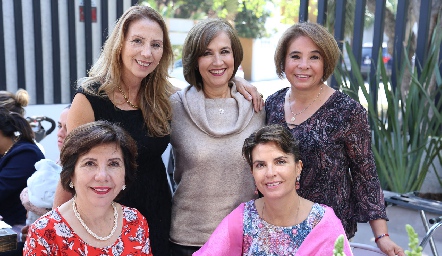  Gabriela Mercado, Ángeles Ugalde, Patricia Martínez, Olga y Marissa Mercado.