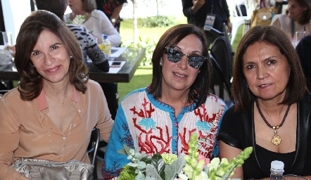  Mayú Cadena, María Martha Cadena y Patricia Haro.