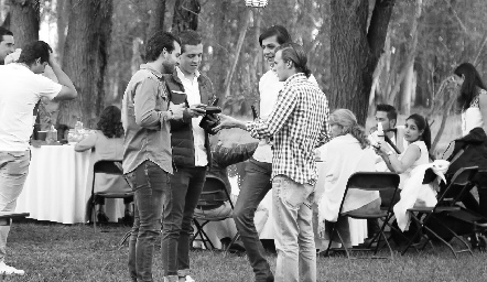  Amigos.