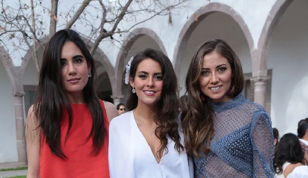  Mariana Rodríguez, Vicky Álvarez y Elizabeth Treviño.