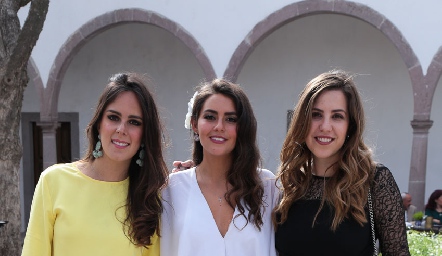  Claudia Antunes, Victoria Álvarez y Paulina Robles.