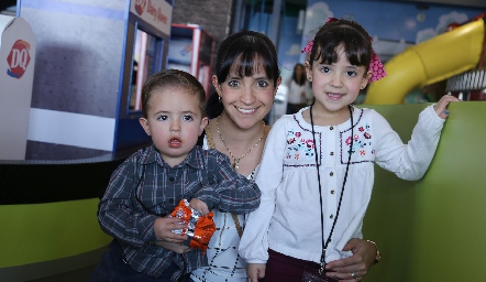  Claudio, Maritza y Valentina Valle.