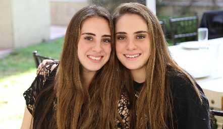  Ana Isabel y María Paula Revuelta .