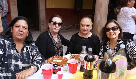  Claudia Meade, Buga López, Covadonga Peláe e Isabel Montero.