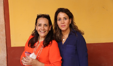  Martha Elena Meade y Raquel Morales.