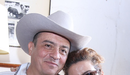 Luis Miguel Meade y Cecilia Morales.