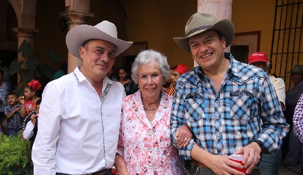  Luis Miguel Meade, Lucía y Arturo Meade.