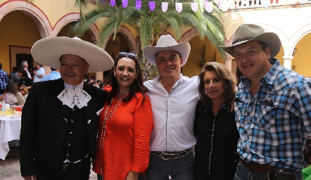  Bernardo, Martha Elena, Luis Miguel, Martha y Arturo Meade.