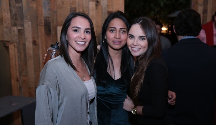  Jessica Gallegos, Paola Rodríguez y María José Valle.