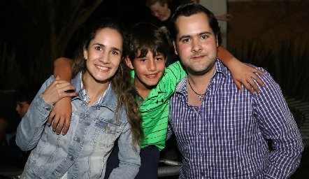  Daniela Mina, Paulo Alcalde y Andrés Mina.