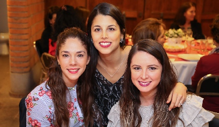  Adriana Martínez, Lucía González y Alejandra Sánchez.