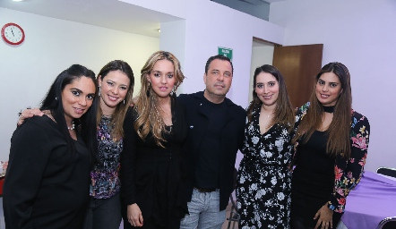  Maricarmen Mejía, Mónica Salas, María Torres, David Lozano, Jackie Villalba y Bárbara Berrones.