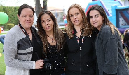 Pili Torres, Bárbara Félix, Mariana Torres y Maripepa Muriel.