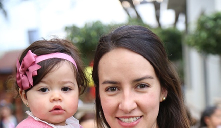  Luciana y Sandra de la Garza.