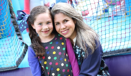  Roberta y Karina Gutiérrez.