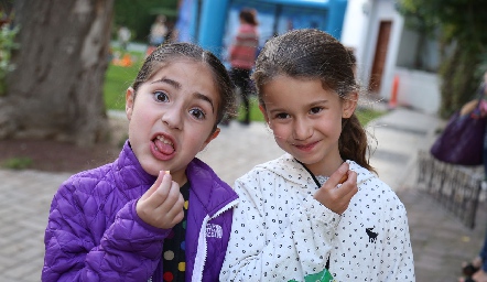  Isabela y Fernanda.