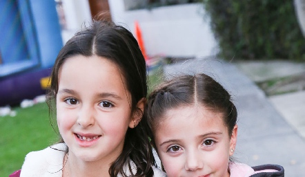  Loretta y Renata.