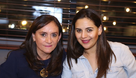  Solita Alba y Paloma Alvarado.
