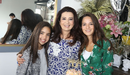  Rosy Vázquez y sus hijas Jimena y Andrea Hernández.