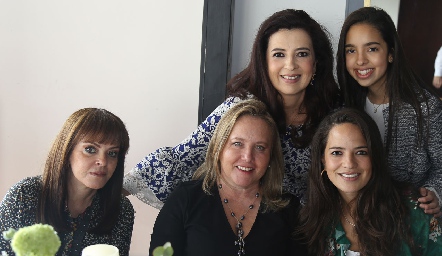  Rosy con sus amigas.